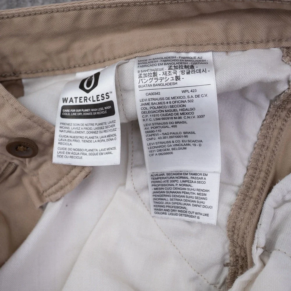 Levis Mens Tan Khaki Cargo Shorts 44x9.5 WaterLess Utility Cotton Twill Casual